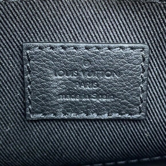 LOUIS VUITTON Pulse Wearable Wallet Monogram Shadow Noir M12636 - Picture 10 of 11